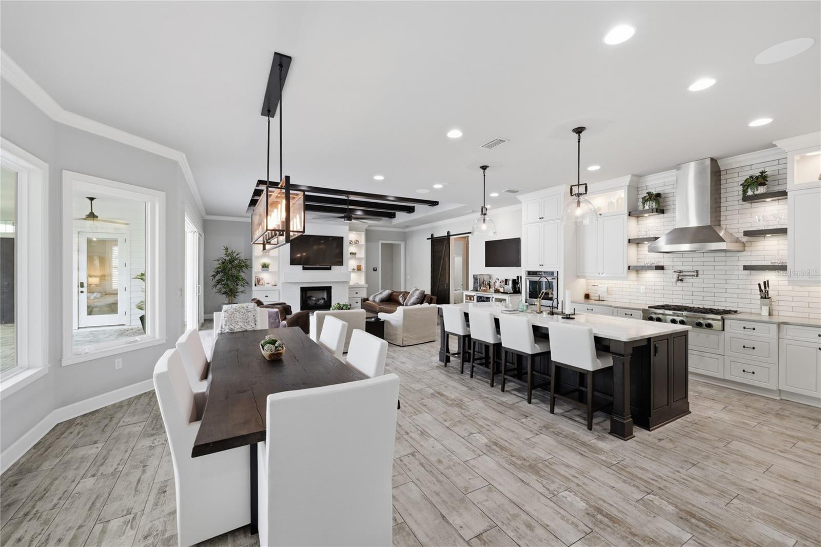 GLORIAS WAY - Residential