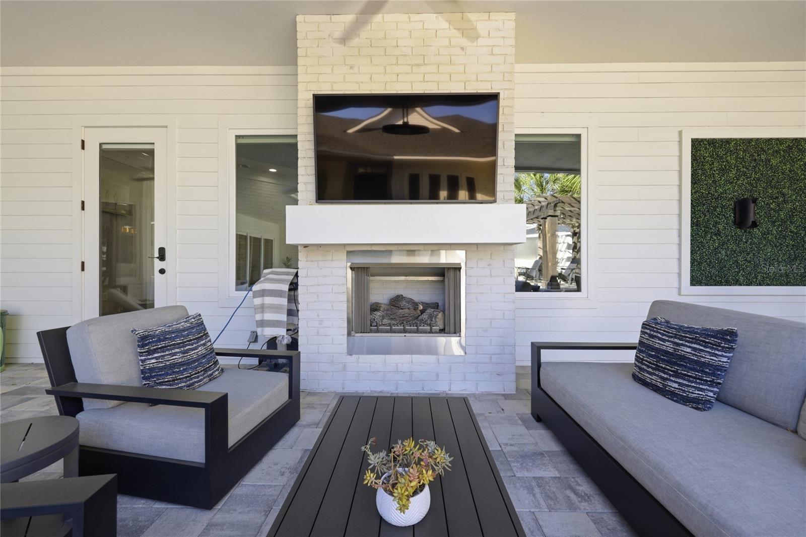 GLORIAS WAY - Residential