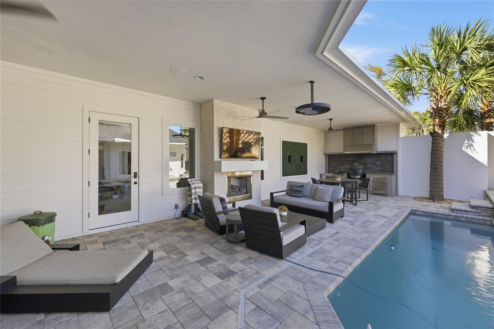 GLORIAS WAY - Residential