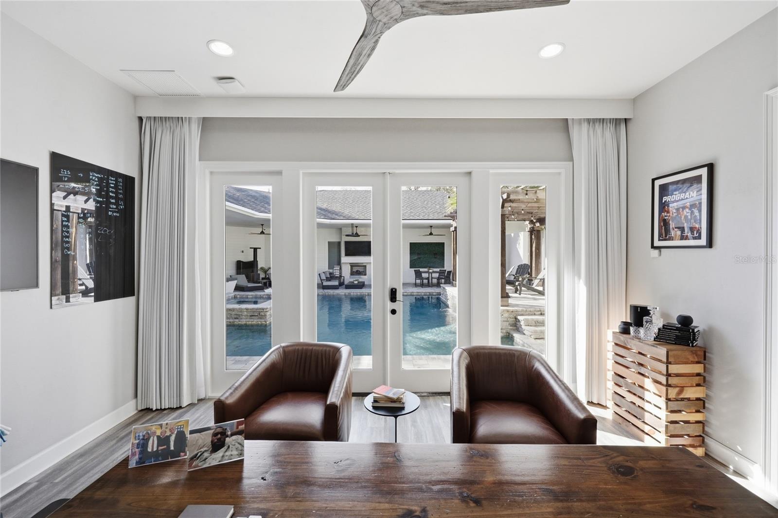 GLORIAS WAY - Residential