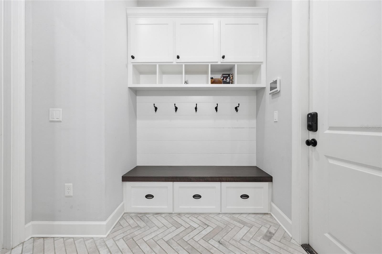 GLORIAS WAY - Residential