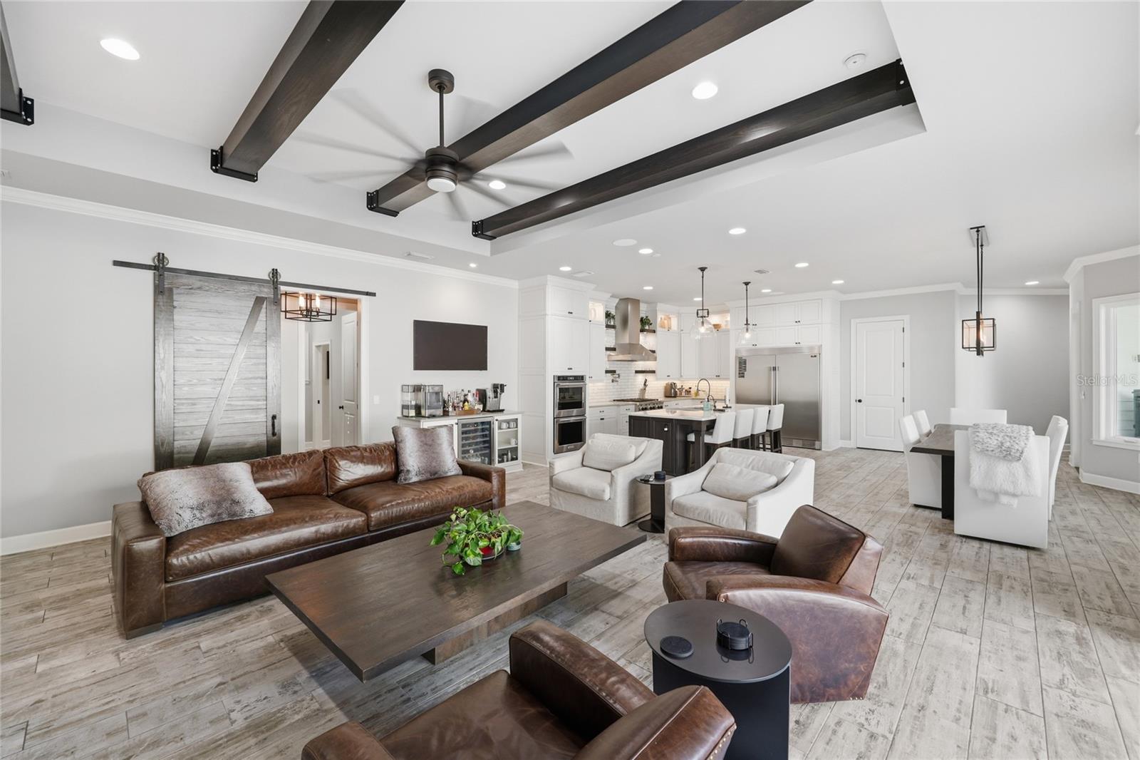 GLORIAS WAY - Residential