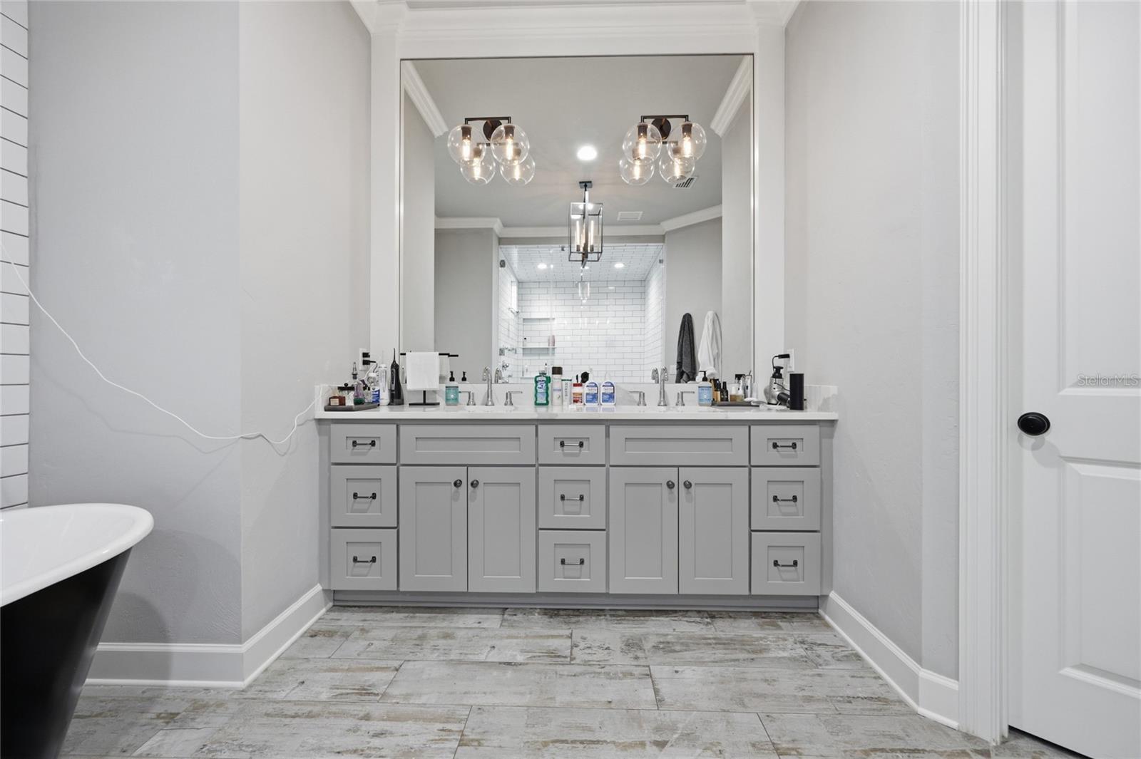 GLORIAS WAY - Residential