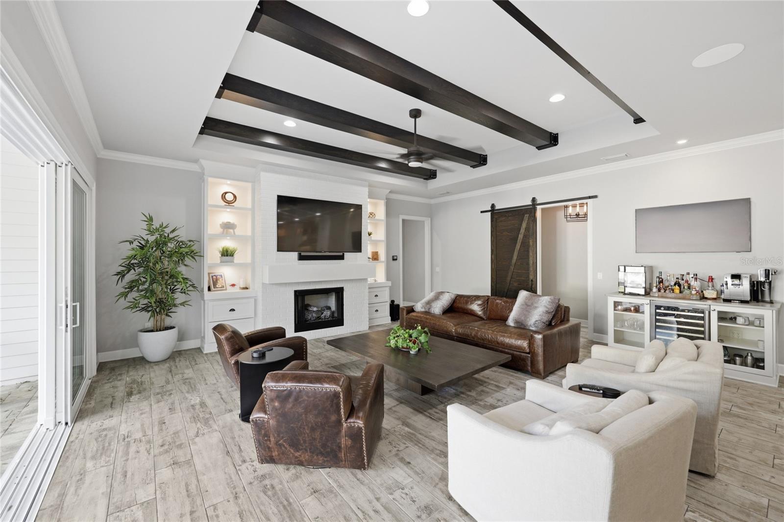 GLORIAS WAY - Residential