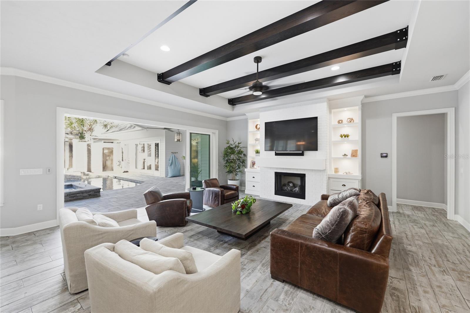 GLORIAS WAY - Residential