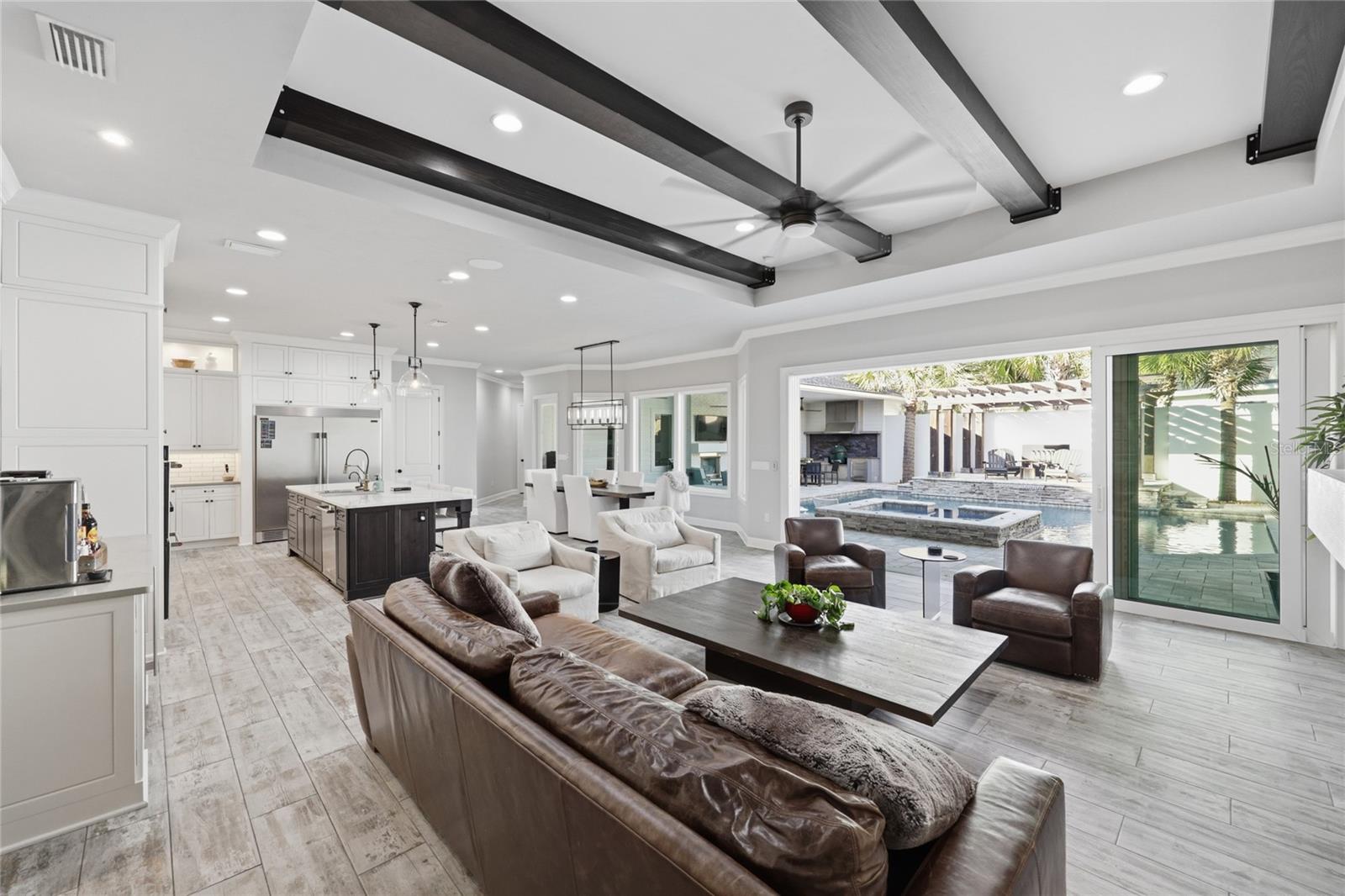 GLORIAS WAY - Residential