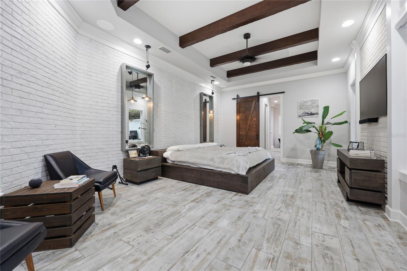 GLORIAS WAY - Residential