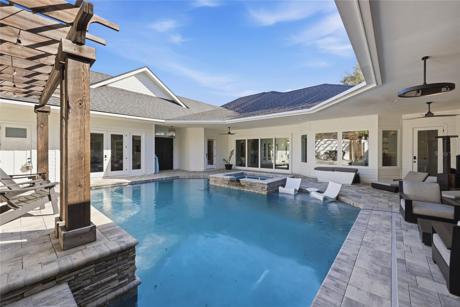 GLORIAS WAY - Residential