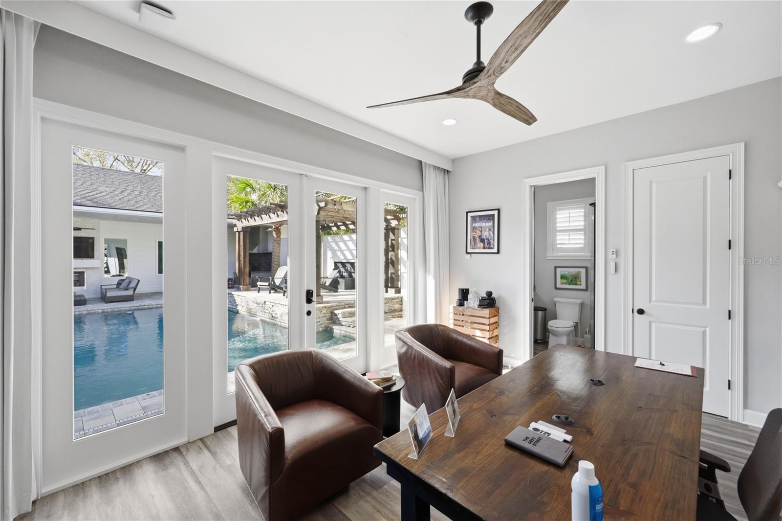 GLORIAS WAY - Residential