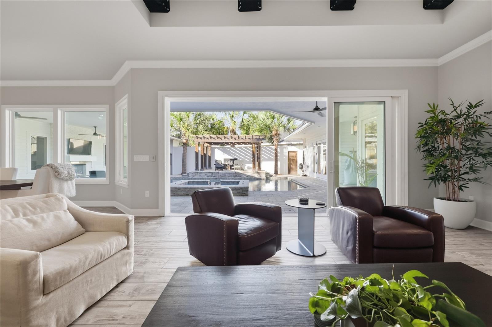 GLORIAS WAY - Residential