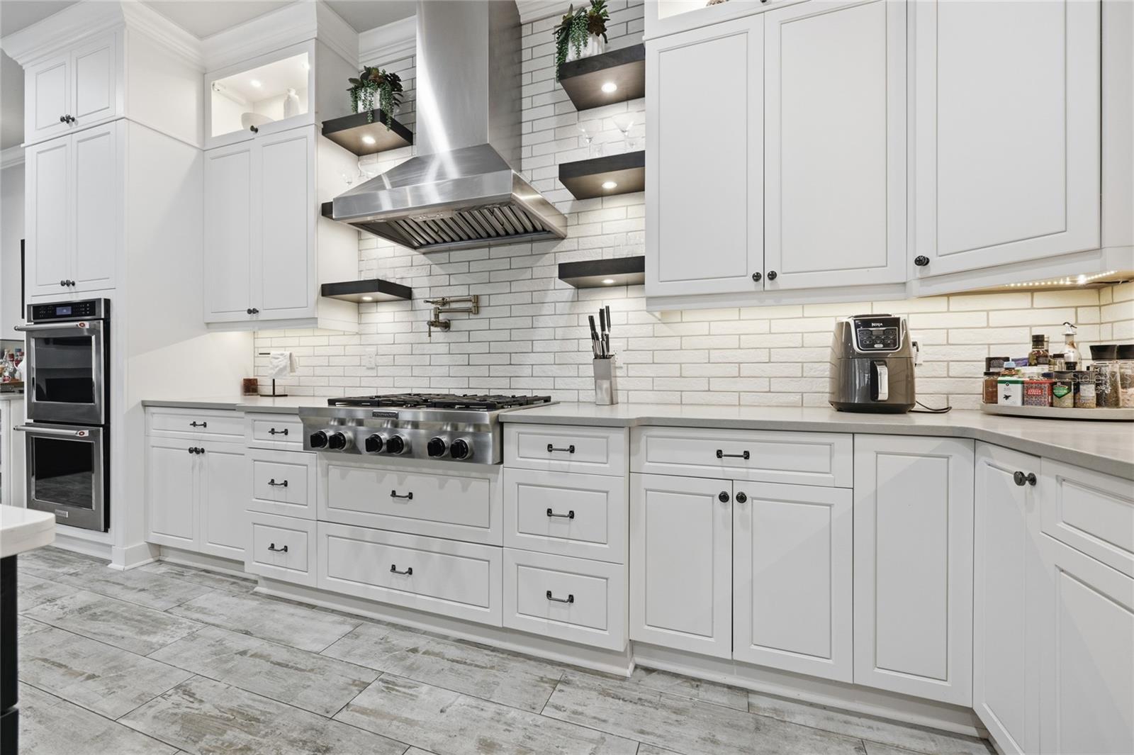 GLORIAS WAY - Residential