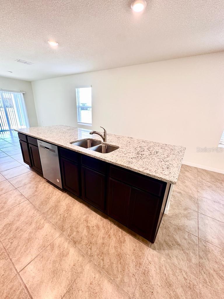 PRAIRIE OAKS - Residential Lease