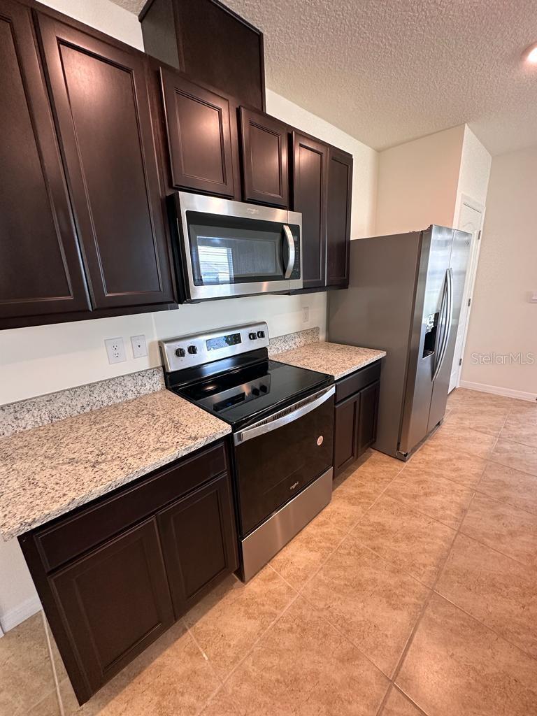 PRAIRIE OAKS - Residential Lease