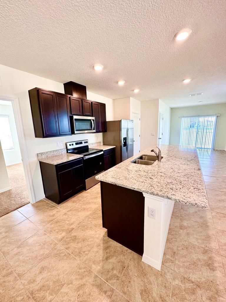 PRAIRIE OAKS - Residential Lease