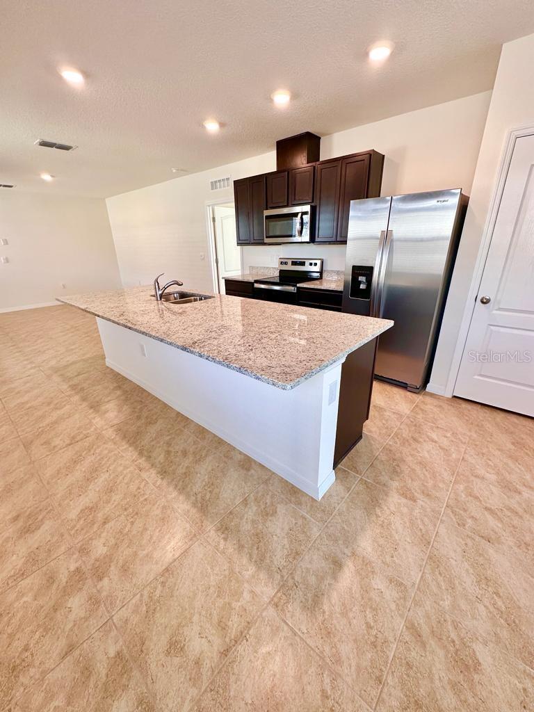 PRAIRIE OAKS - Residential Lease