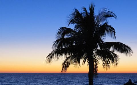 A home in LONGBOAT KEY