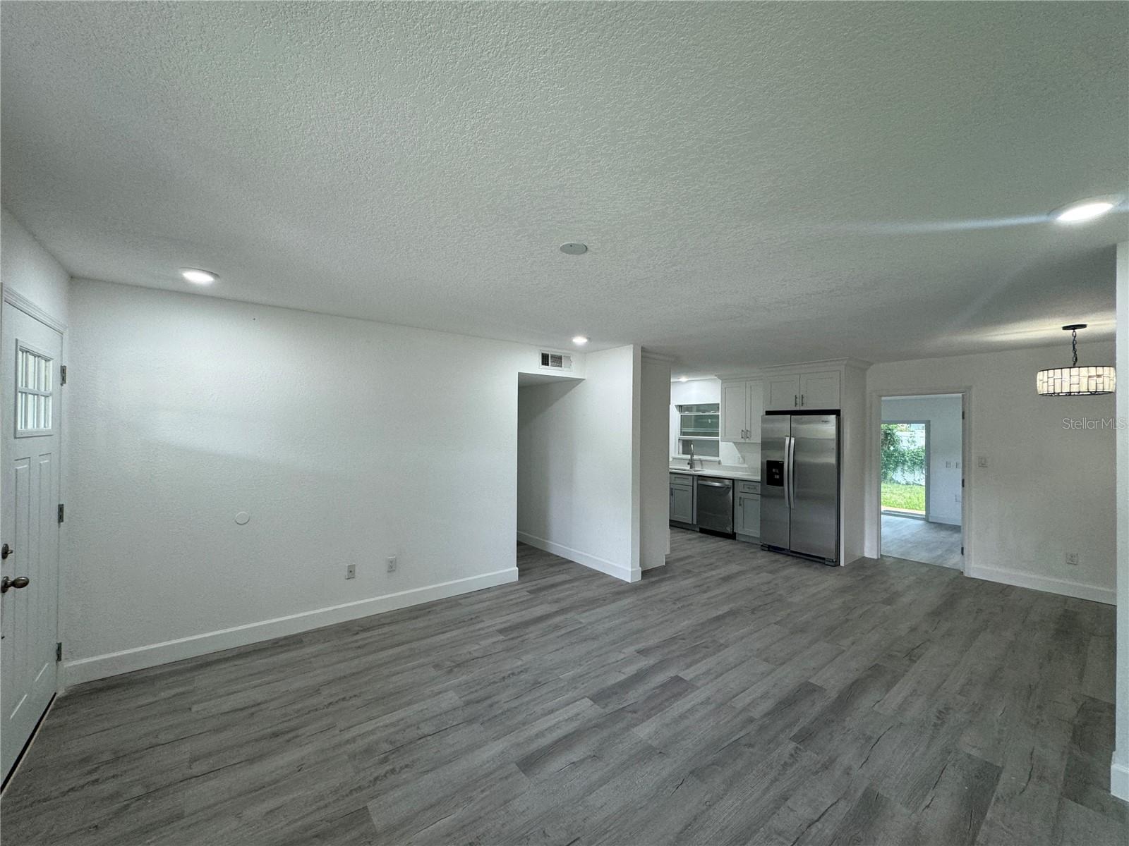Photo 3 of 11 of 4001 PELICAN LANE house