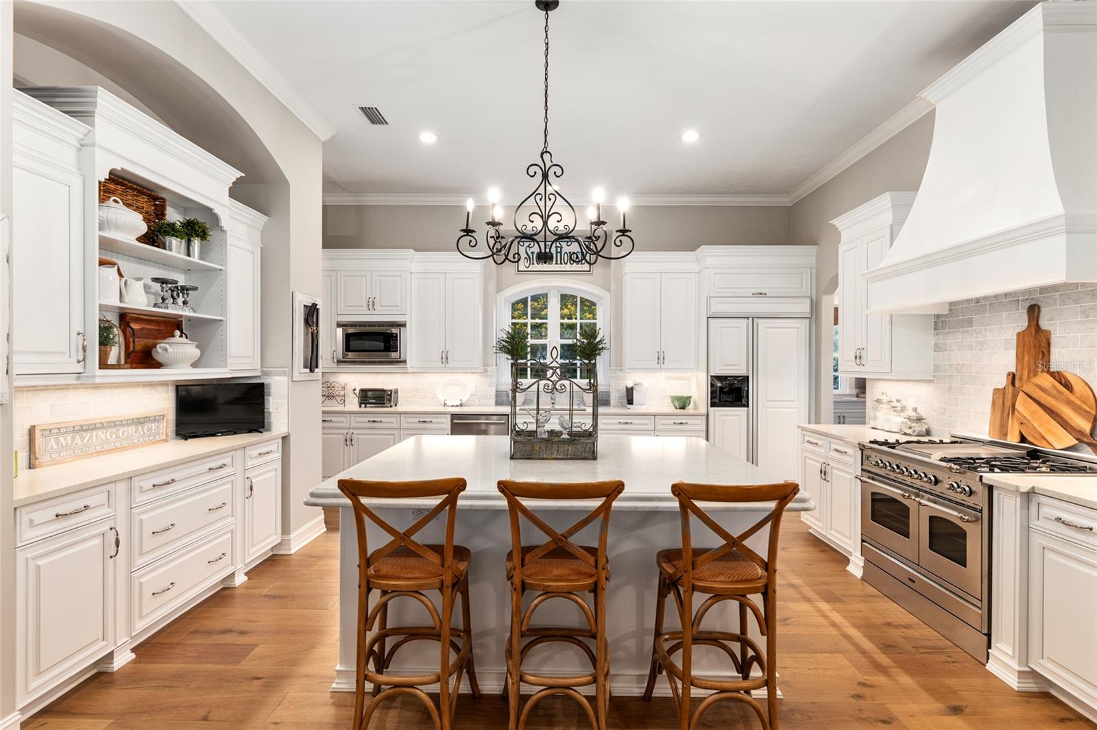 CLINCH GRANT D L OR WALLS TR - Residential