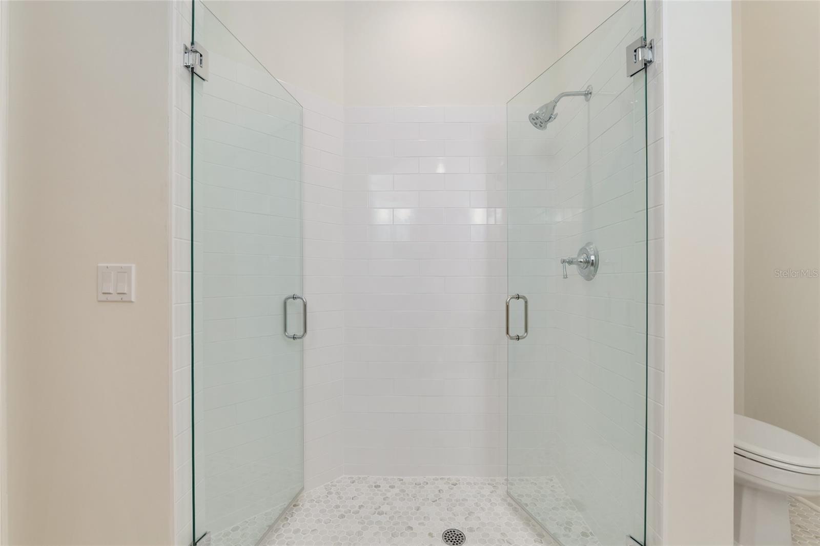 CLINCH GRANT D L OR WALLS TR - Residential