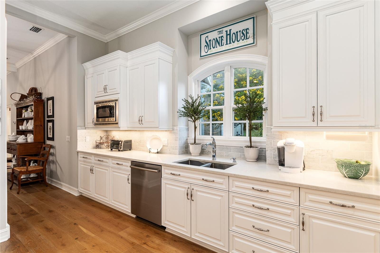 CLINCH GRANT D L OR WALLS TR - Residential