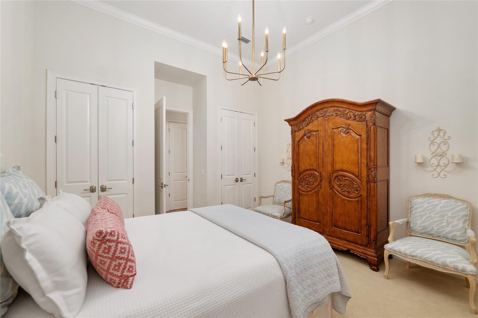 CLINCH GRANT D L OR WALLS TR - Residential