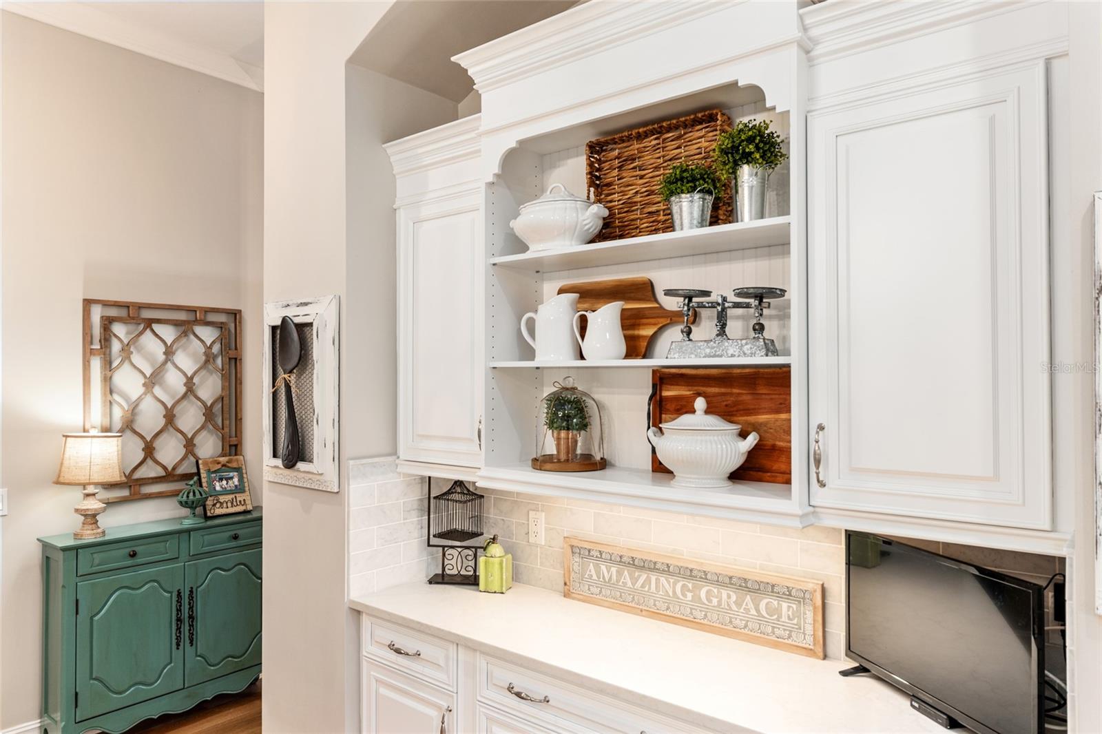 CLINCH GRANT D L OR WALLS TR - Residential