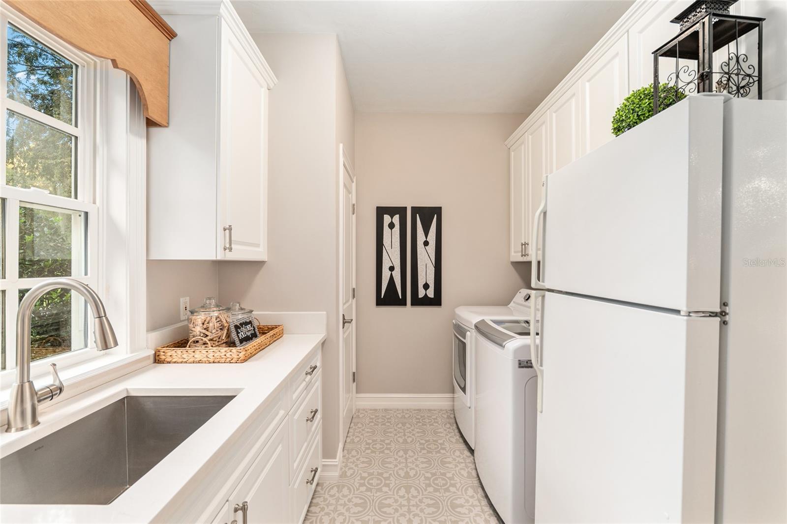 CLINCH GRANT D L OR WALLS TR - Residential