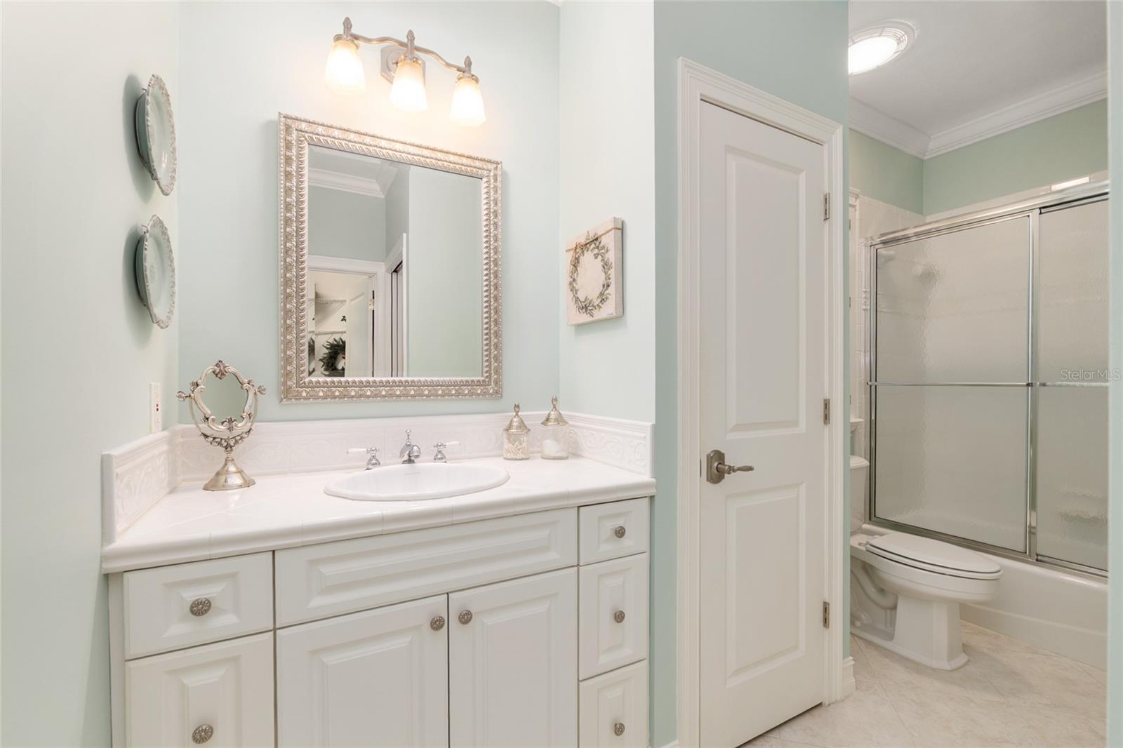 CLINCH GRANT D L OR WALLS TR - Residential