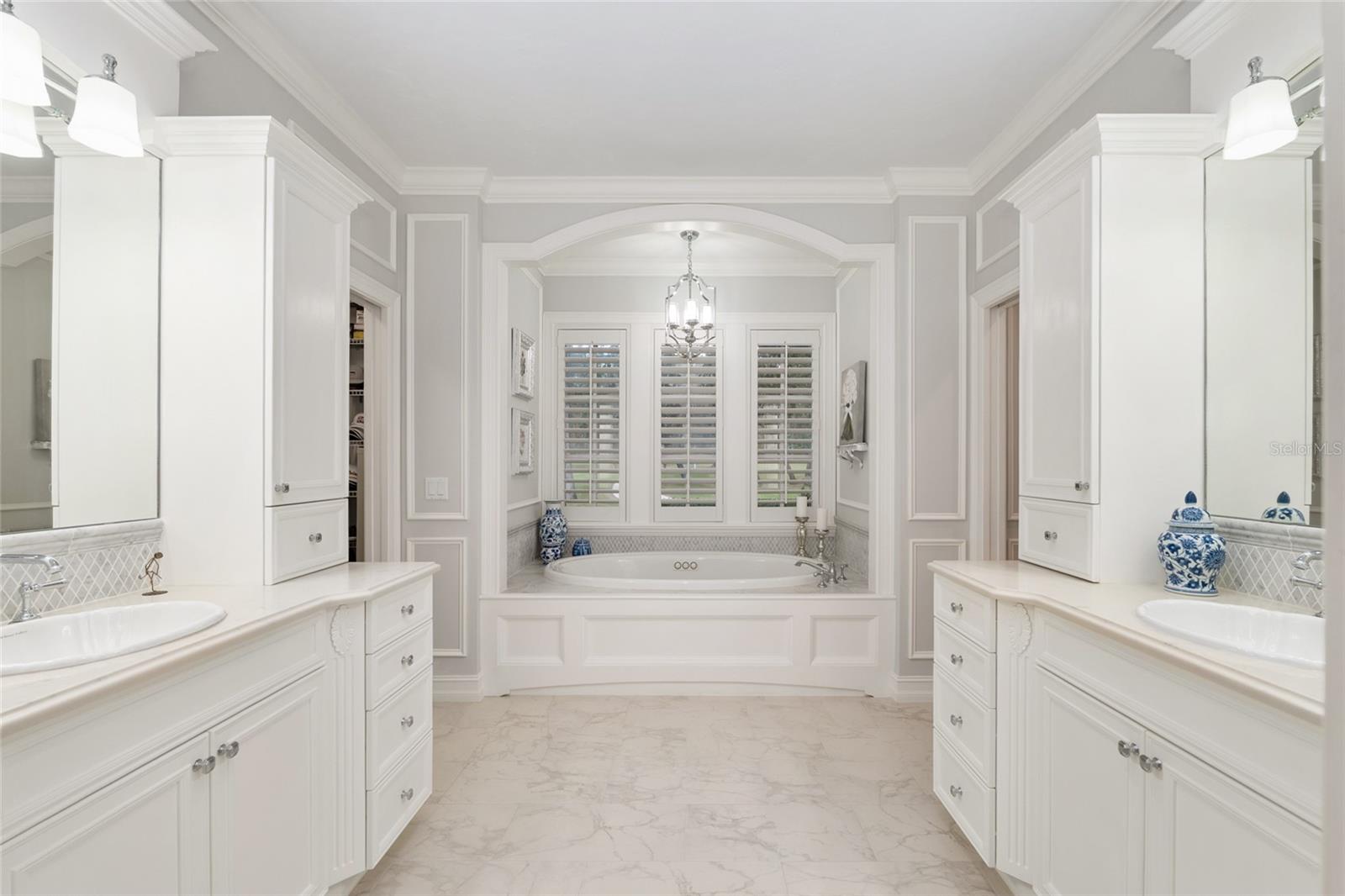 CLINCH GRANT D L OR WALLS TR - Residential