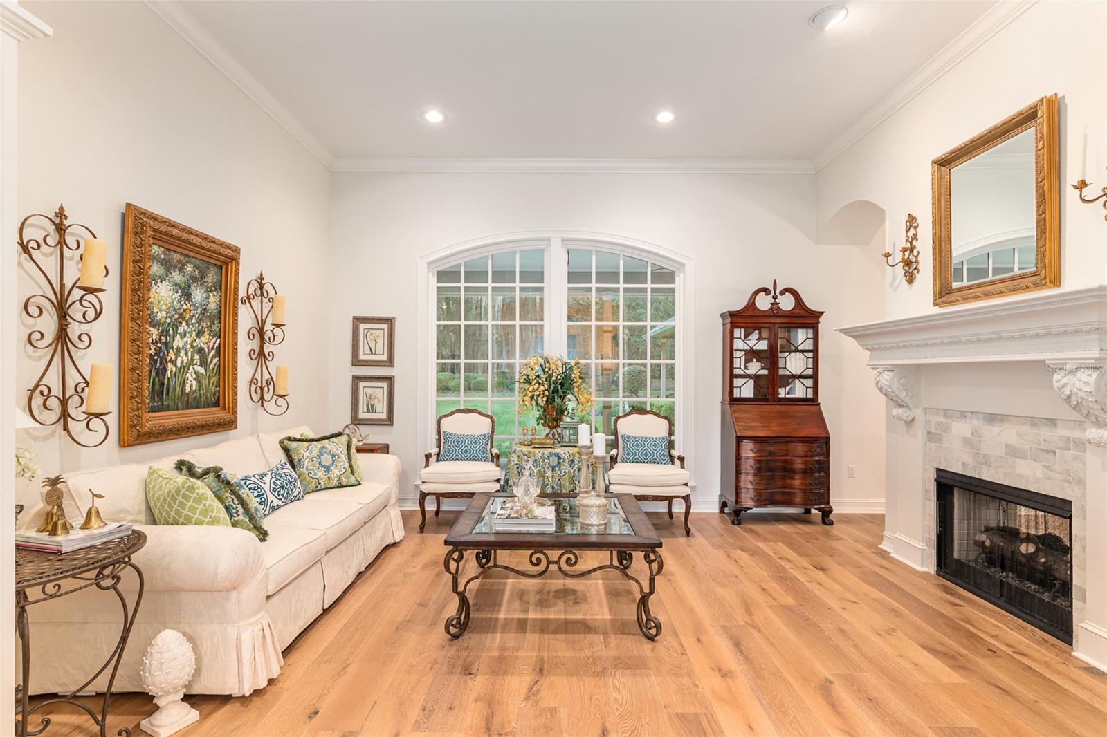 CLINCH GRANT D L OR WALLS TR - Residential