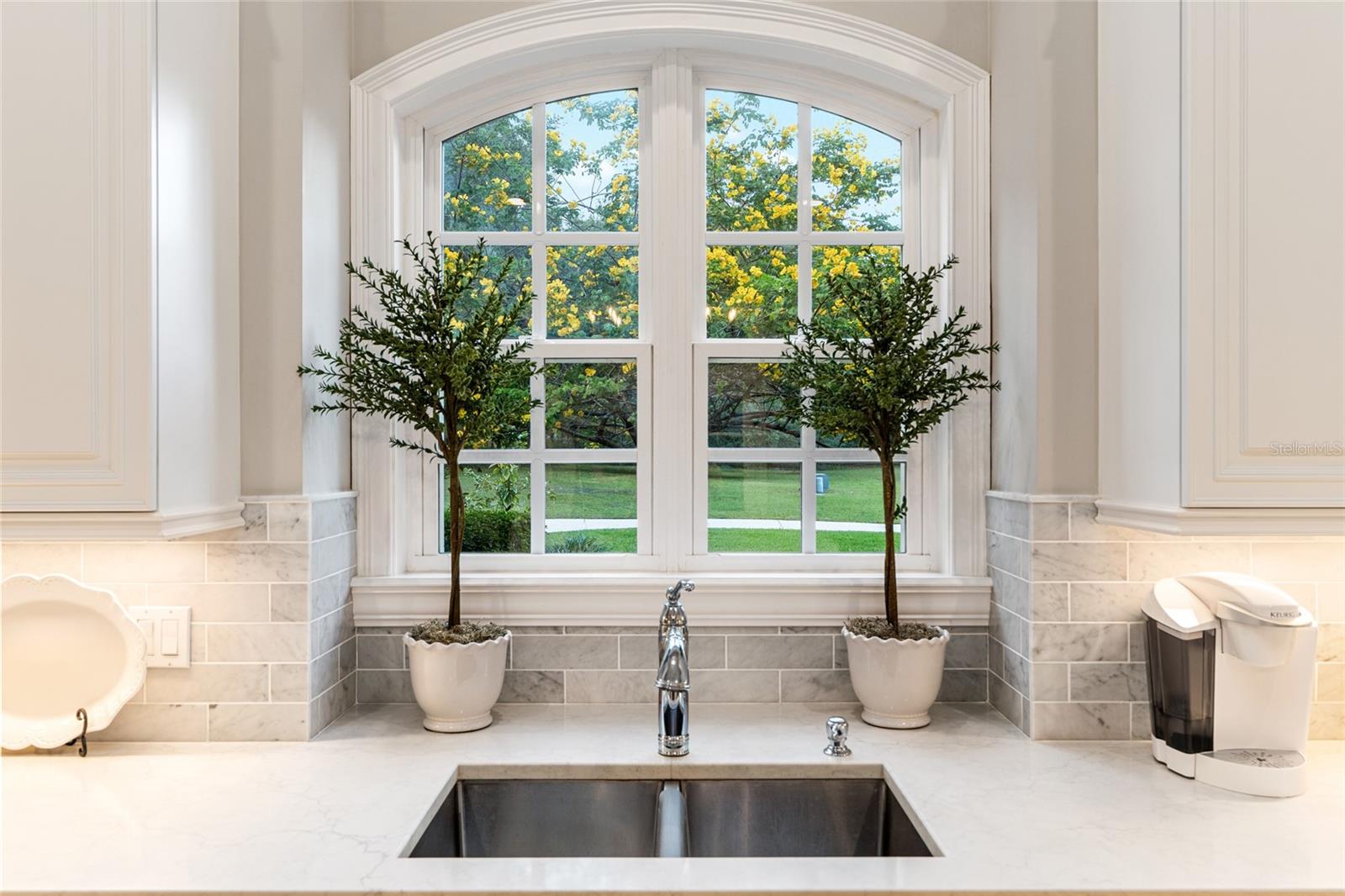 CLINCH GRANT D L OR WALLS TR - Residential