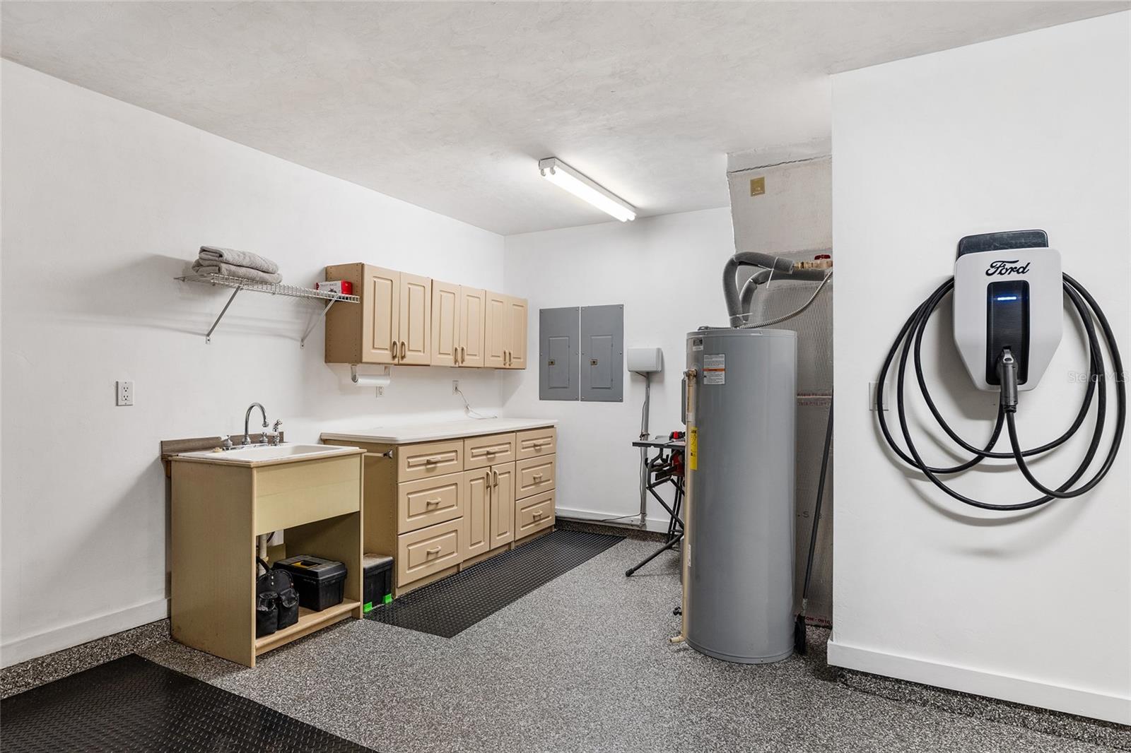 CLINCH GRANT D L OR WALLS TR - Residential