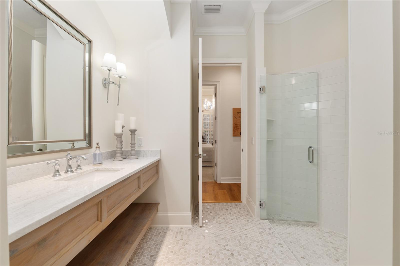 CLINCH GRANT D L OR WALLS TR - Residential