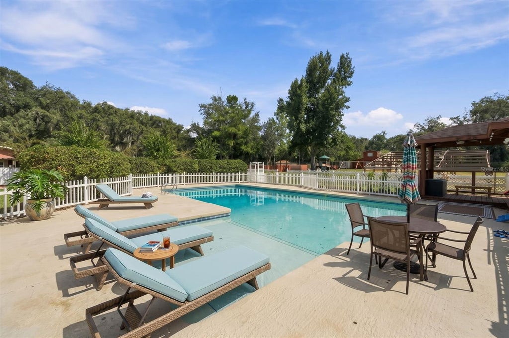 Photo of 115 Hickory Creek Drive, Brandon, FL 33511 (MLS # TB8554020)