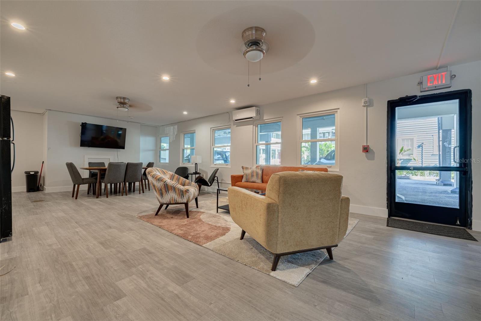 SUNCOAST TOWERS APTS CO-OP - Residential