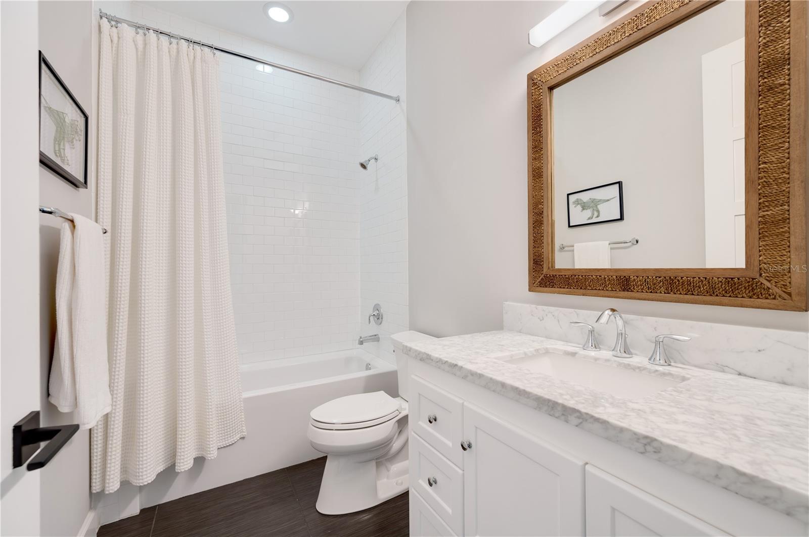 DAVIS ISLANDS PB10 PG52 TO 57 - Residential