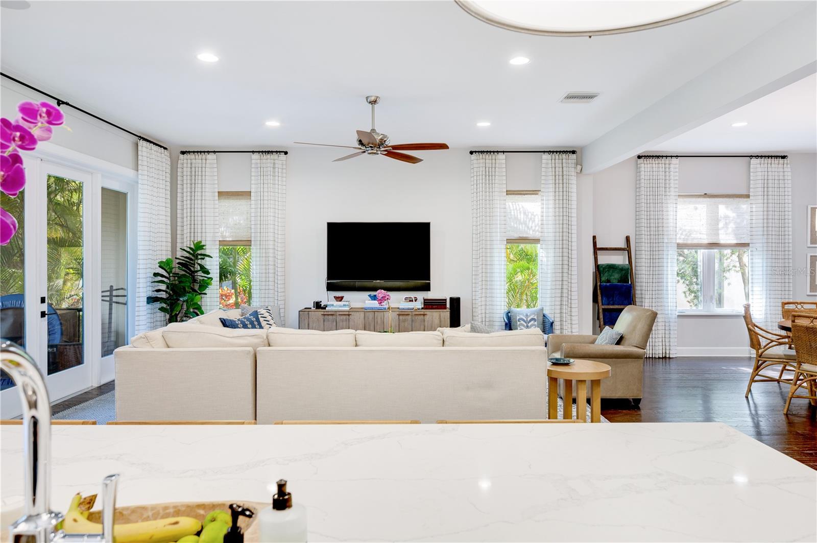 DAVIS ISLANDS PB10 PG52 TO 57 - Residential