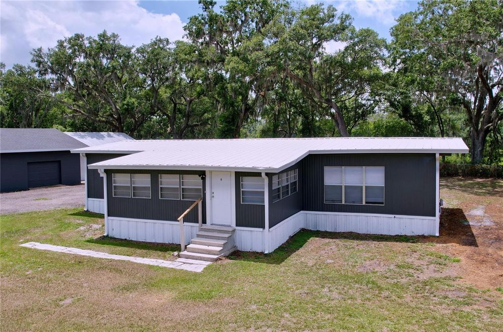 Photo of 113 Myrtle Lane, Plant City, FL 33565 (MLS # P4935023)