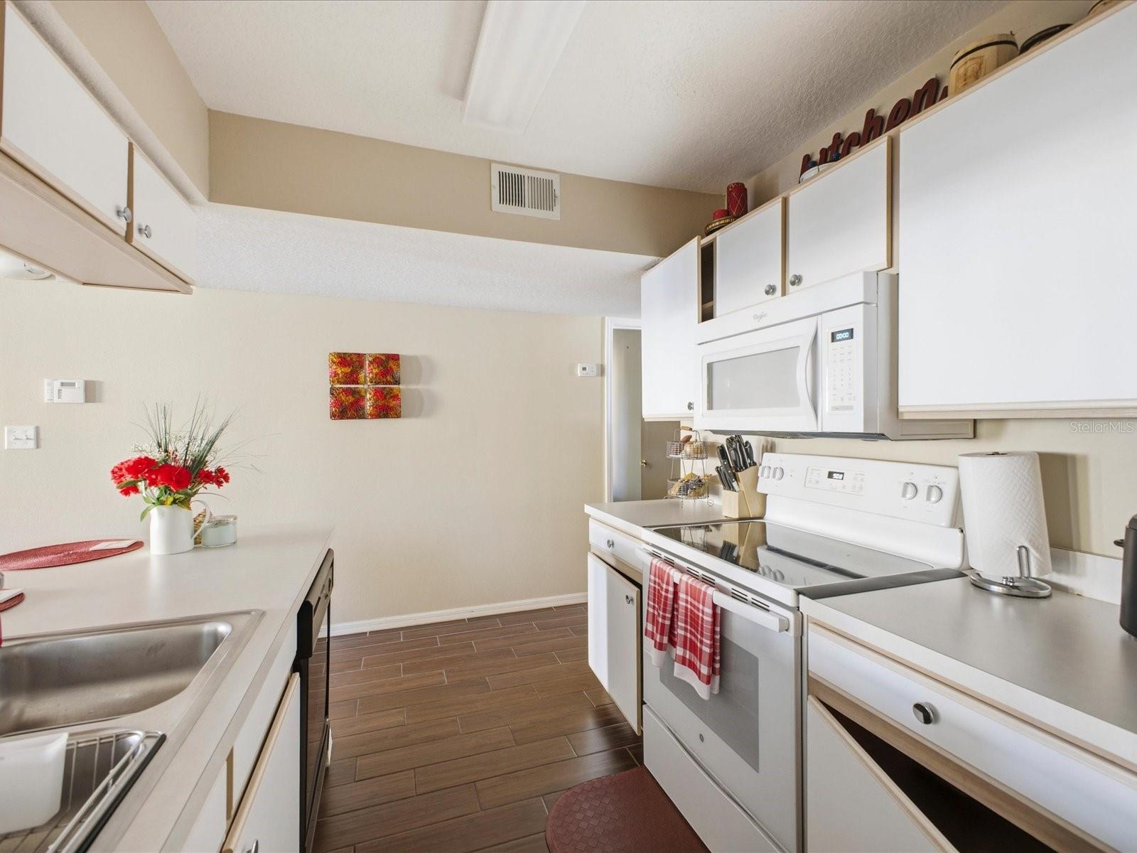 VILLAS AT ISLAND CLUB PH 5 - Residential