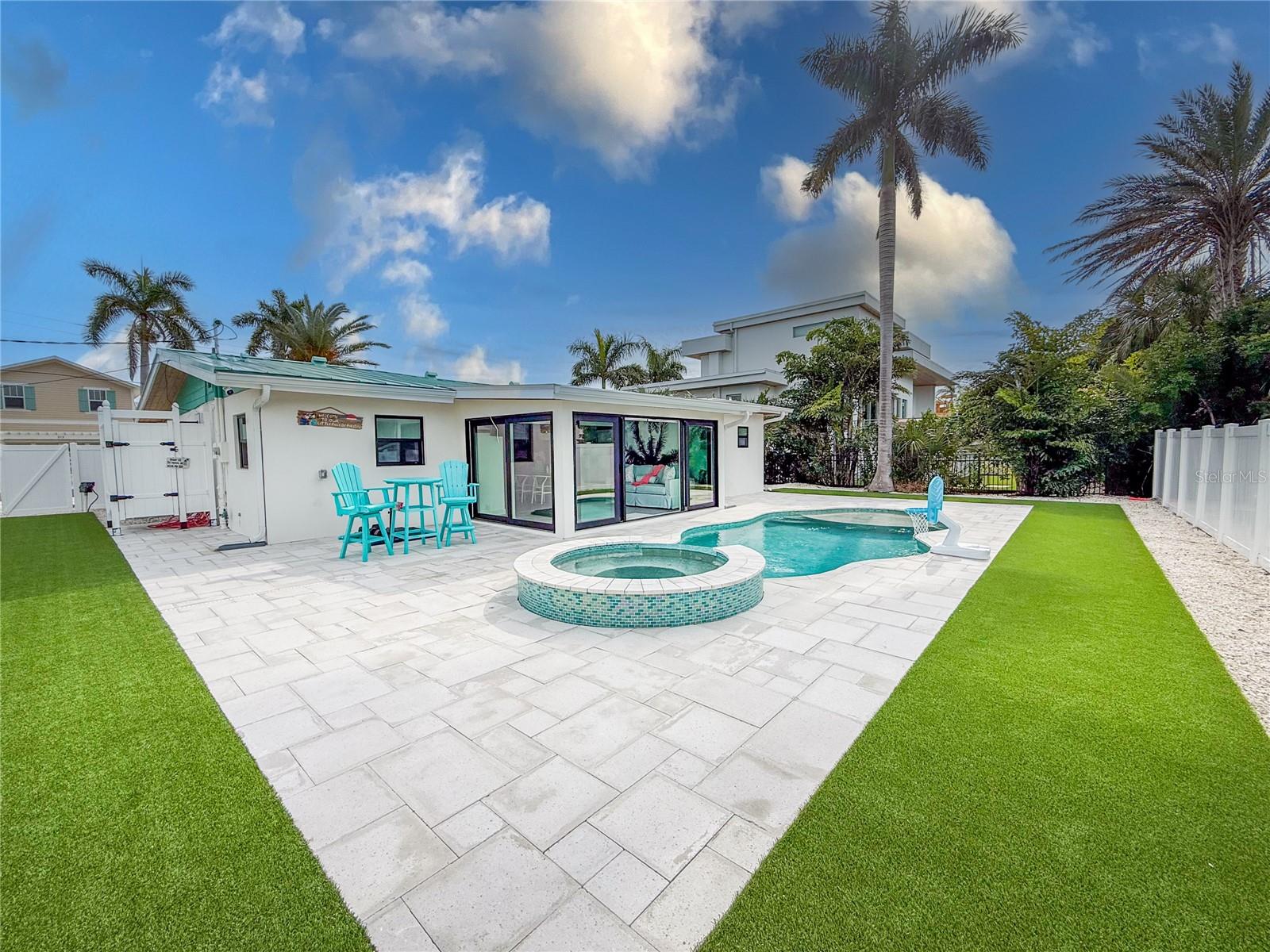 HOLMES BEACH 34TH UNIT - Residential