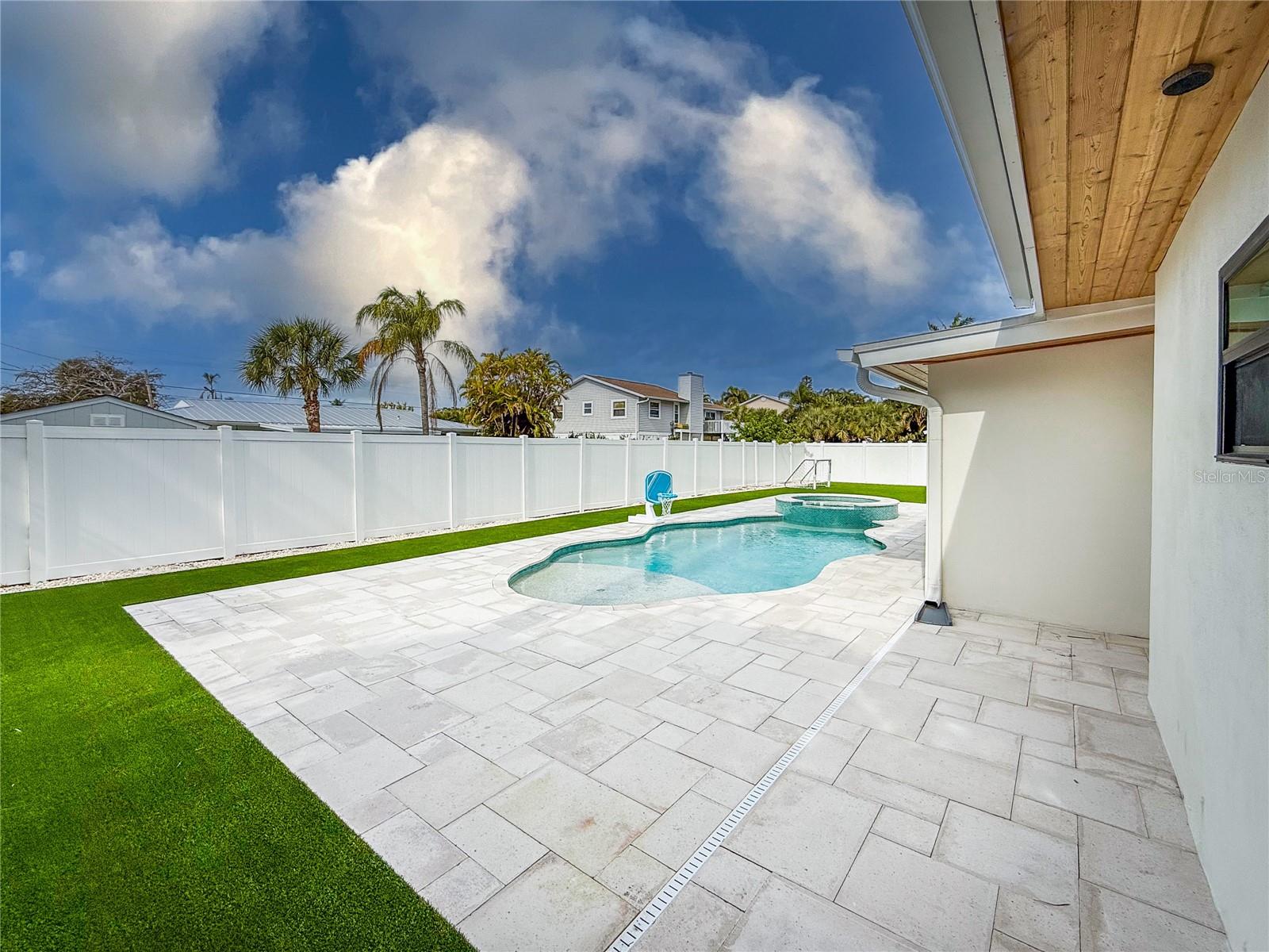 HOLMES BEACH 34TH UNIT - Residential