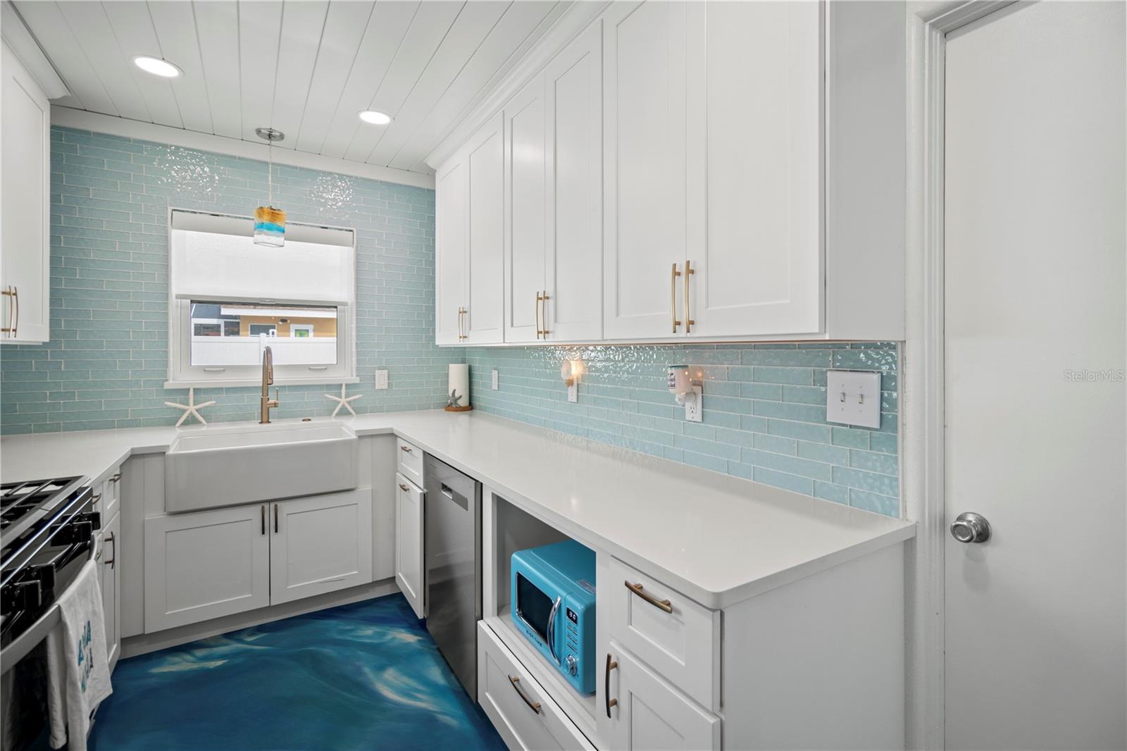 HOLMES BEACH 34TH UNIT - Residential