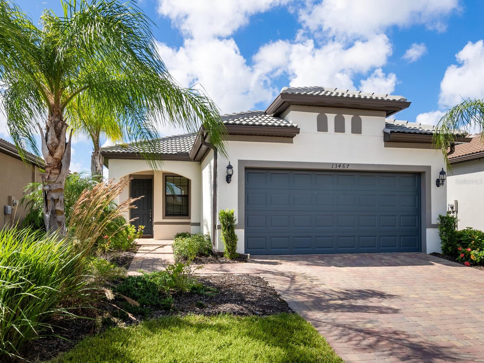 ISLANDWALK/THE WEST VLGS PH 8 - Residential