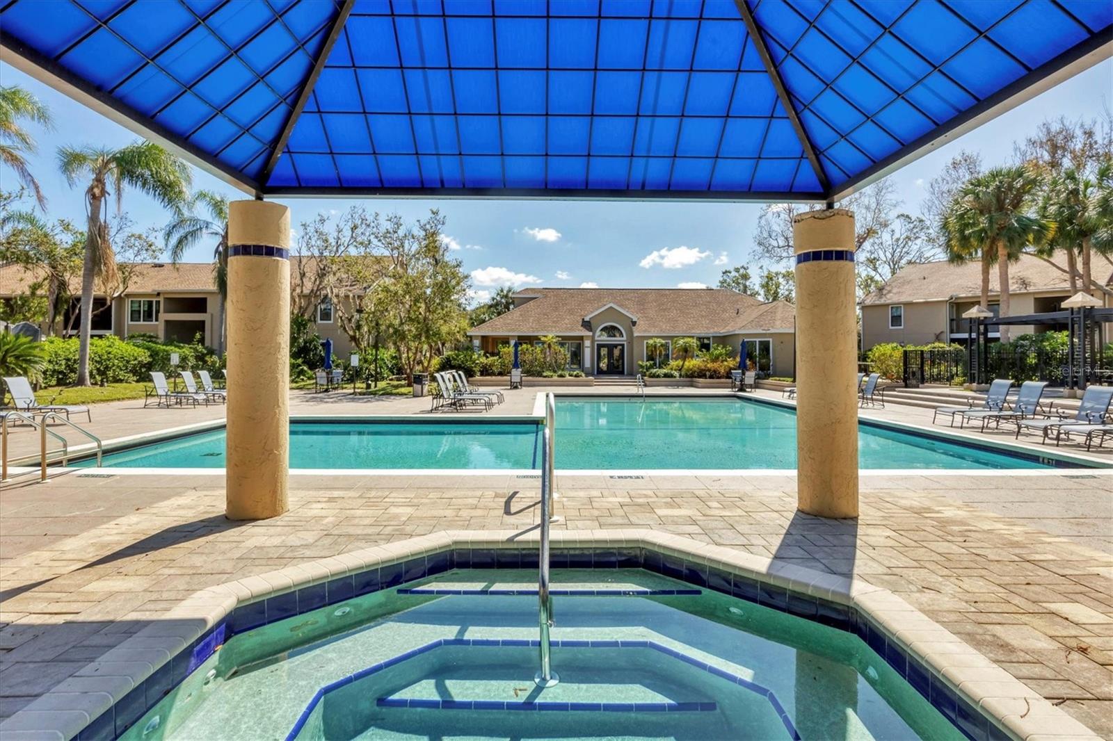 VINTAGE GRAND - Residential