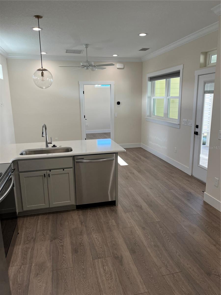 LAKESHORE - Residential