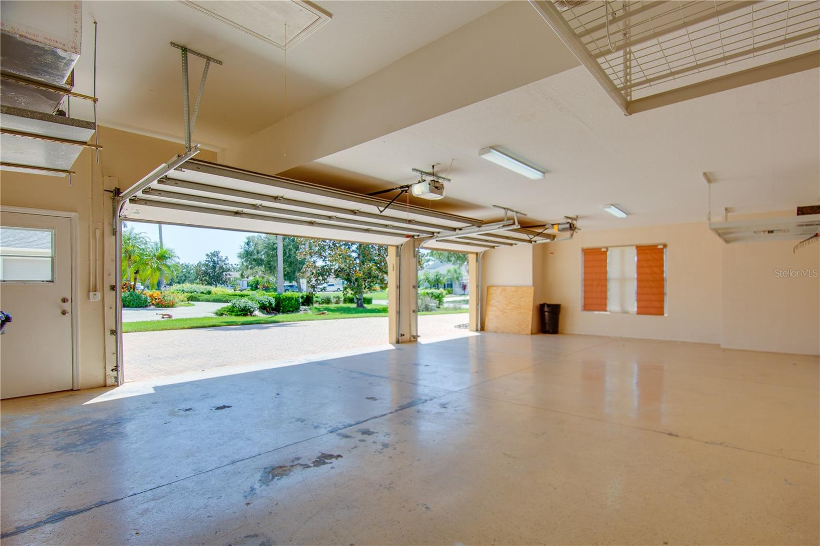 RIVER CLUB SOUTH SUBPHASE III - Residential Lease