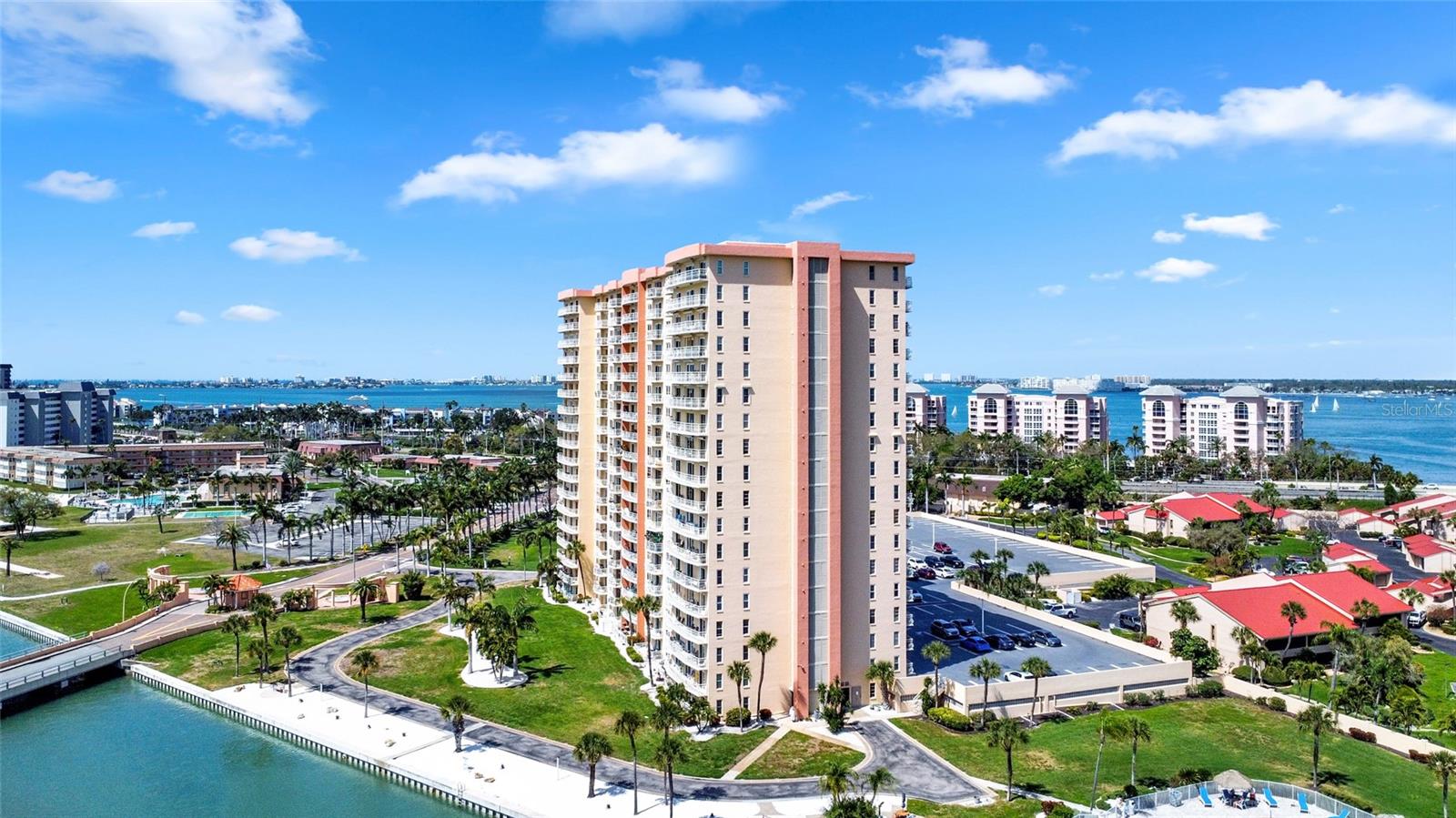 BAYWAY ISLES POINT BRITTANY SIX - Residential