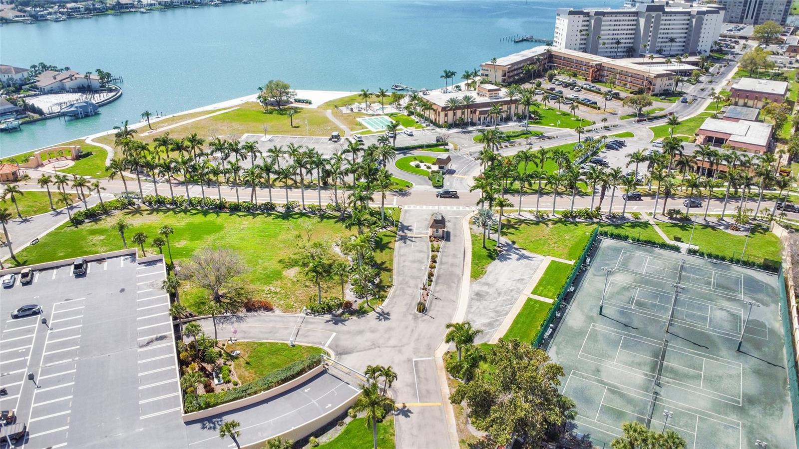 BAYWAY ISLES POINT BRITTANY SIX - Residential