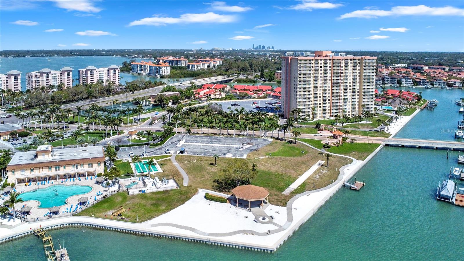 BAYWAY ISLES POINT BRITTANY SIX - Residential
