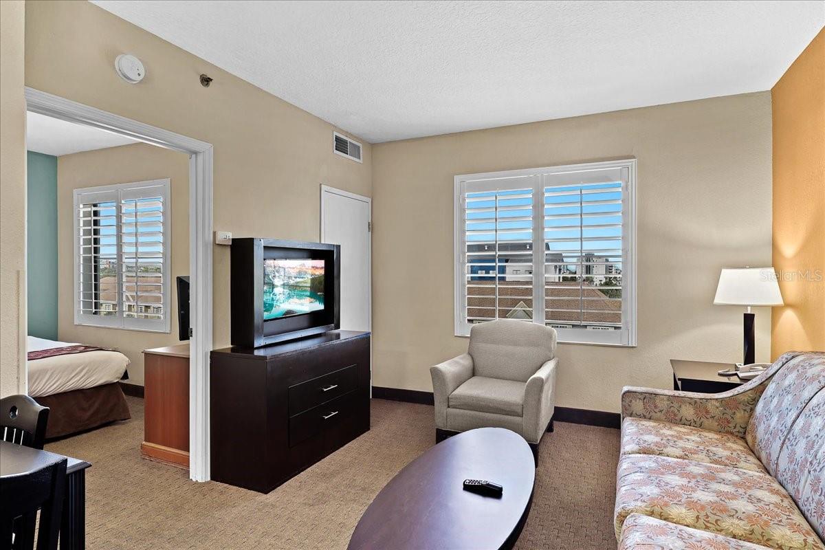 STAYSKY SUITES - Residential